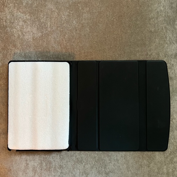 Kate Spade New York Envelope Folio for iPad 10.2" - Black - Picture 2 of 8